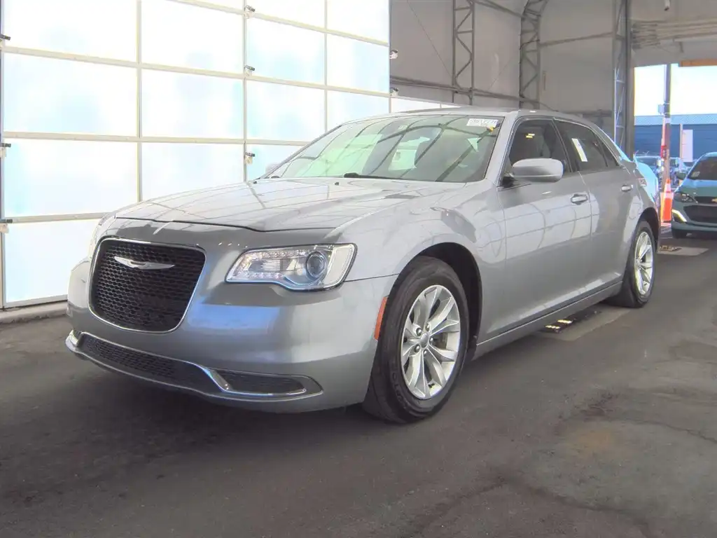 2016 Chrysler 300 Limited's photo