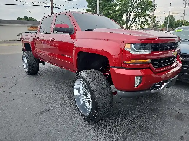 2018 Chevrolet Silverado 1500 Z71 4WD Crew Cab Short Box LT's photo