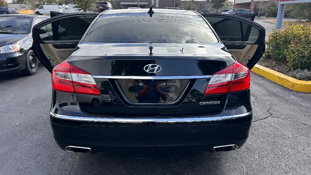 2012 Hyundai Genesis 3.8 photo 5
