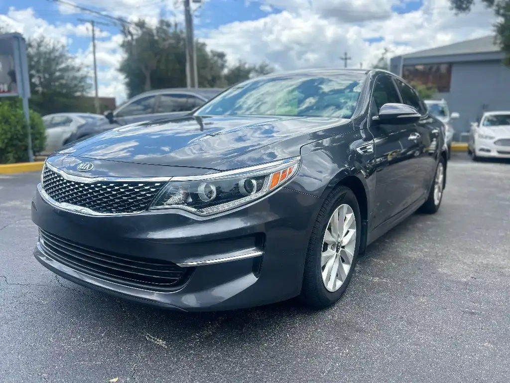 2017 Kia Optima EX AT's photo
