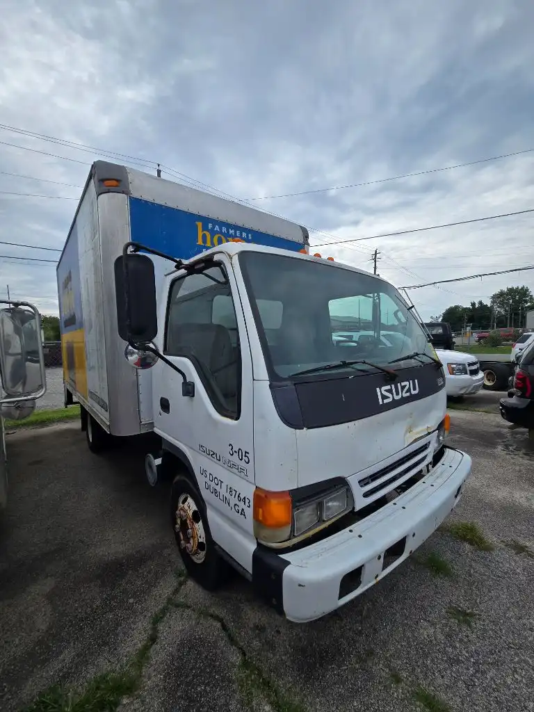 2005 Isuzu NPR's photo