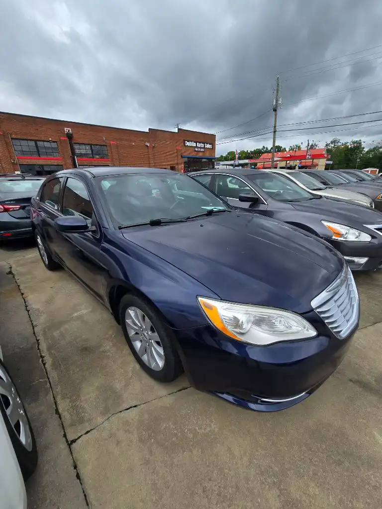 2013 Chrysler 200 Touring's photo