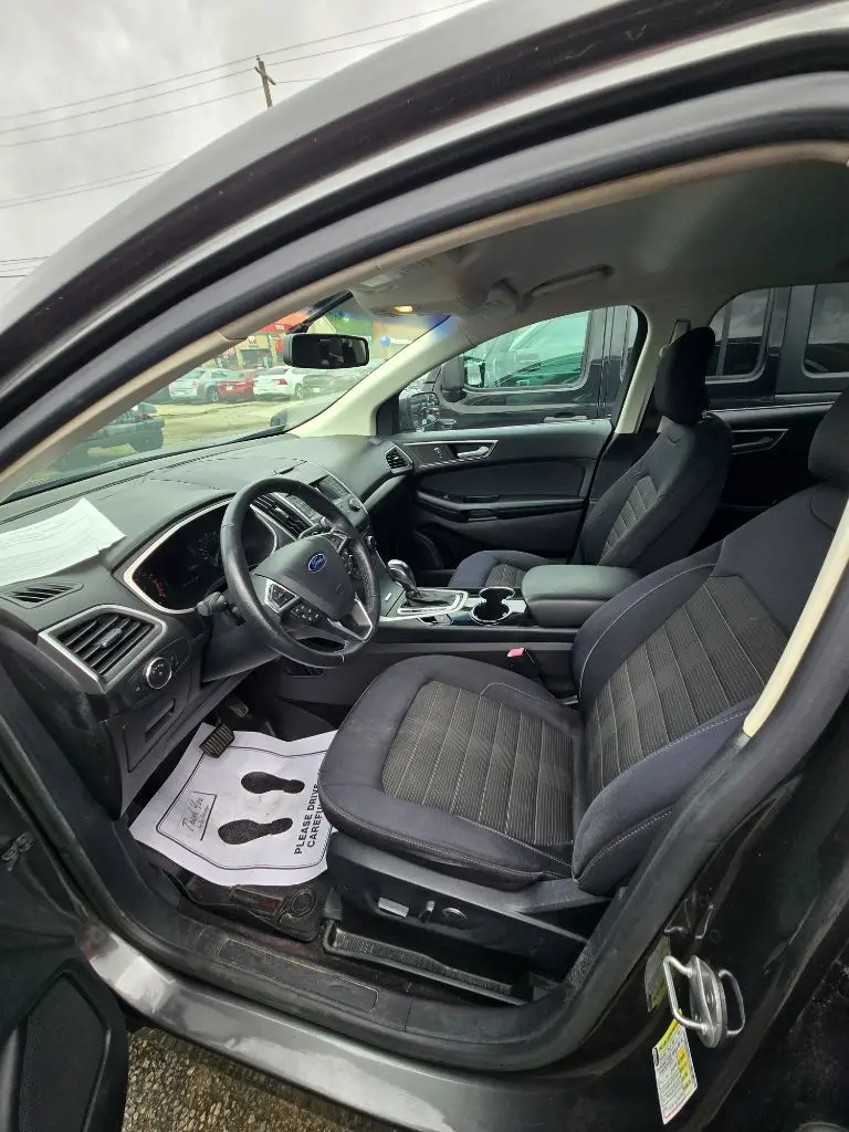 2017 Ford Edge SEL photo 5