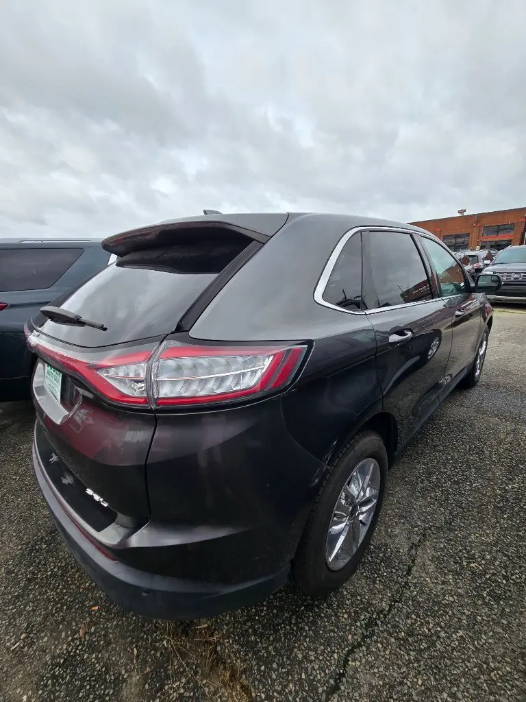 2017 Ford Edge SEL photo 4