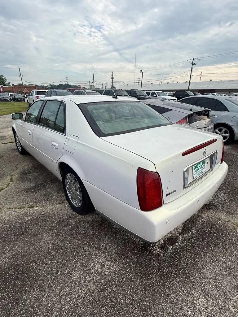 2005 Cadillac DeVille Base photo 3