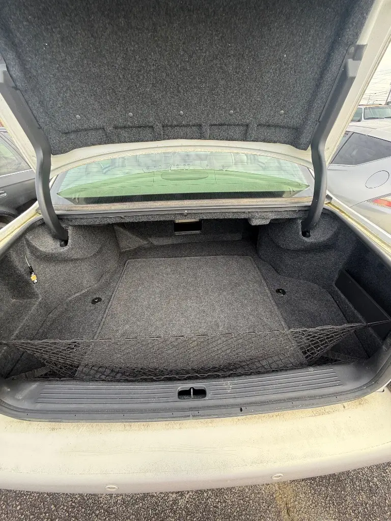 2005 Cadillac DeVille Base photo 5
