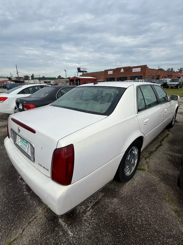 2005 Cadillac DeVille Base photo 4