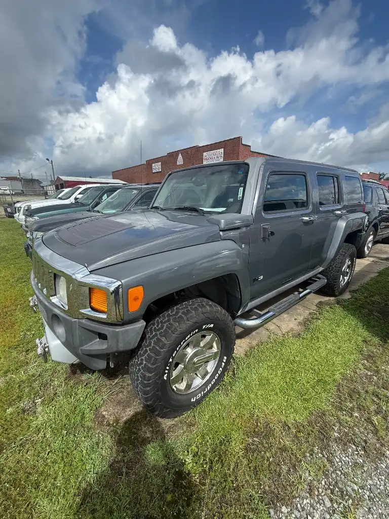 2008 Hummer H3 SUV's photo