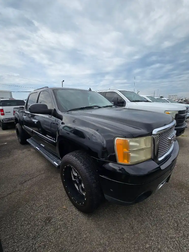 2007 GMC Sierra 4WD Crew Cab Short Box's photo
