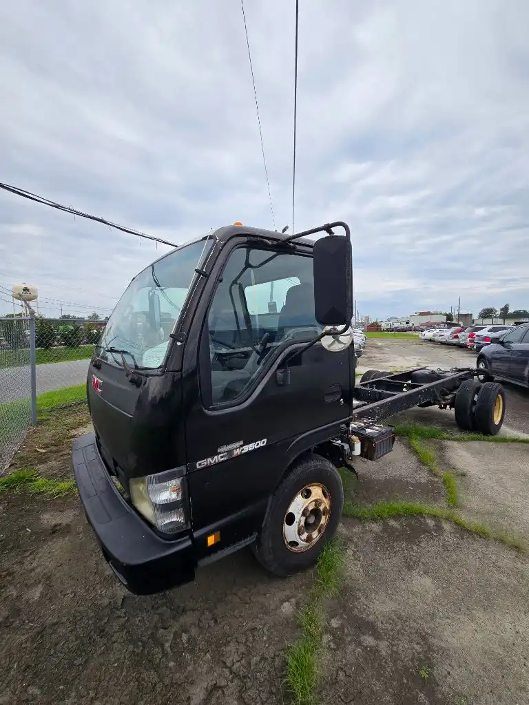 2006 GMC W-Series (Forward)'s photo