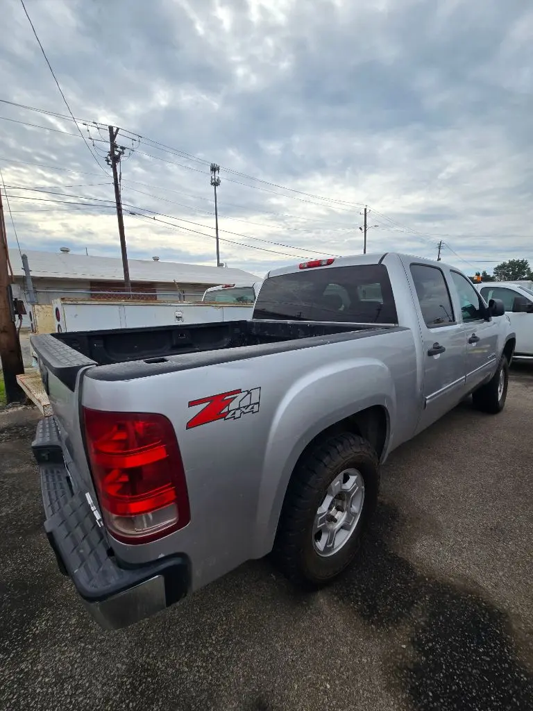 2013 GMC Sierra 4WD Crew Cab SLE SWB photo 3
