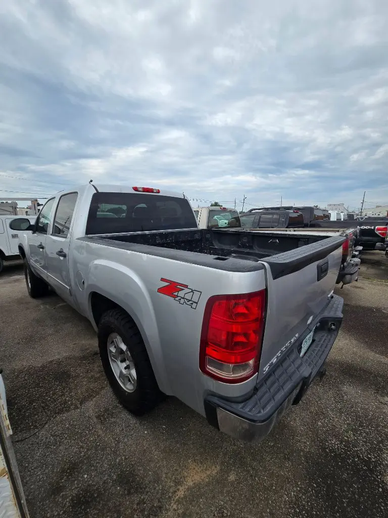 2013 GMC Sierra 4WD Crew Cab SLE SWB photo 4