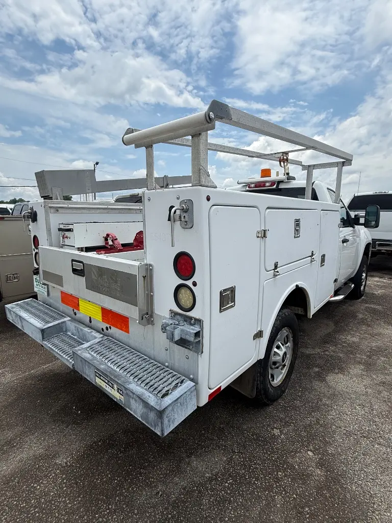 2013 GMC Sierra 2WD Regular Cab 8ft Work Truck photo 3