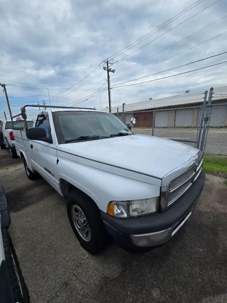 2001 Dodge Ram 1500 1500 ST REGULAR CAB SWB's photo