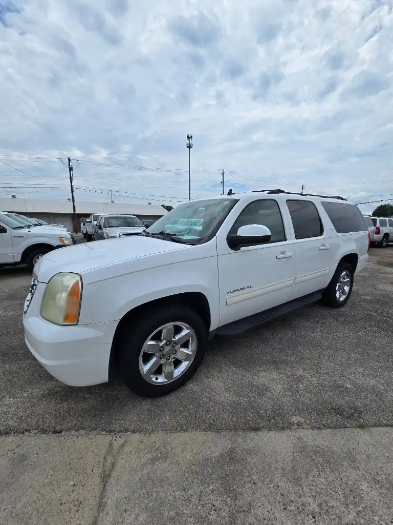 2011 GMC Yukon 2WD 1/2 Ton SLT (4SA)'s photo
