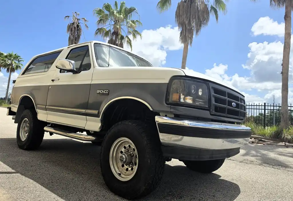 1993 Ford Bronco's photo