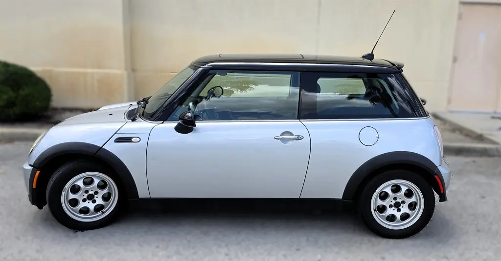 2005 MINI Cooper Base photo 5