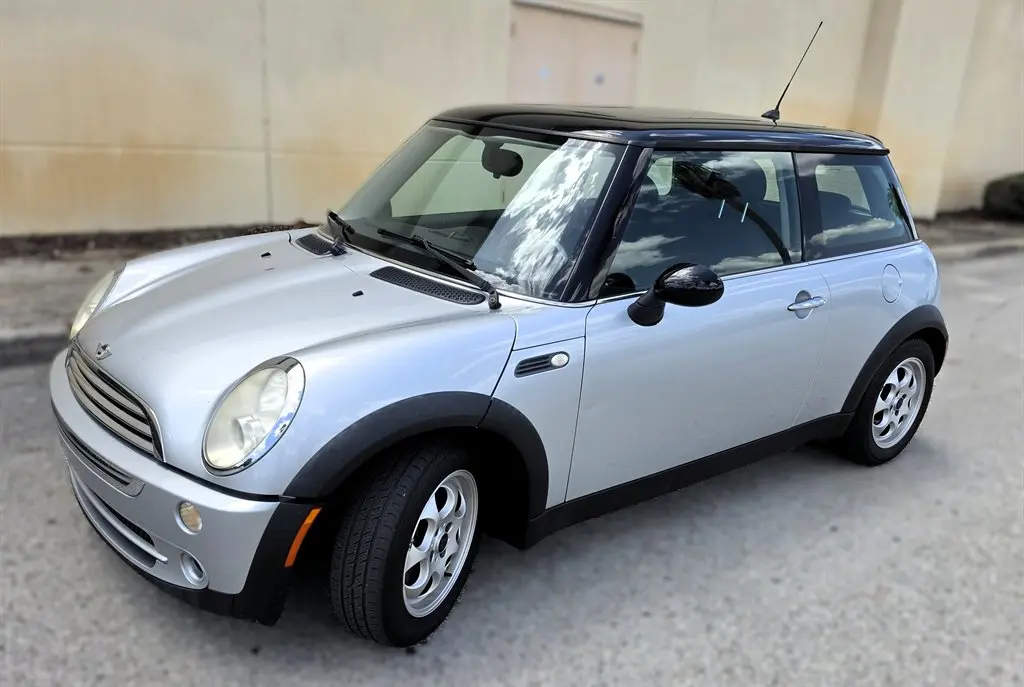 2005 MINI Cooper Base photo 4
