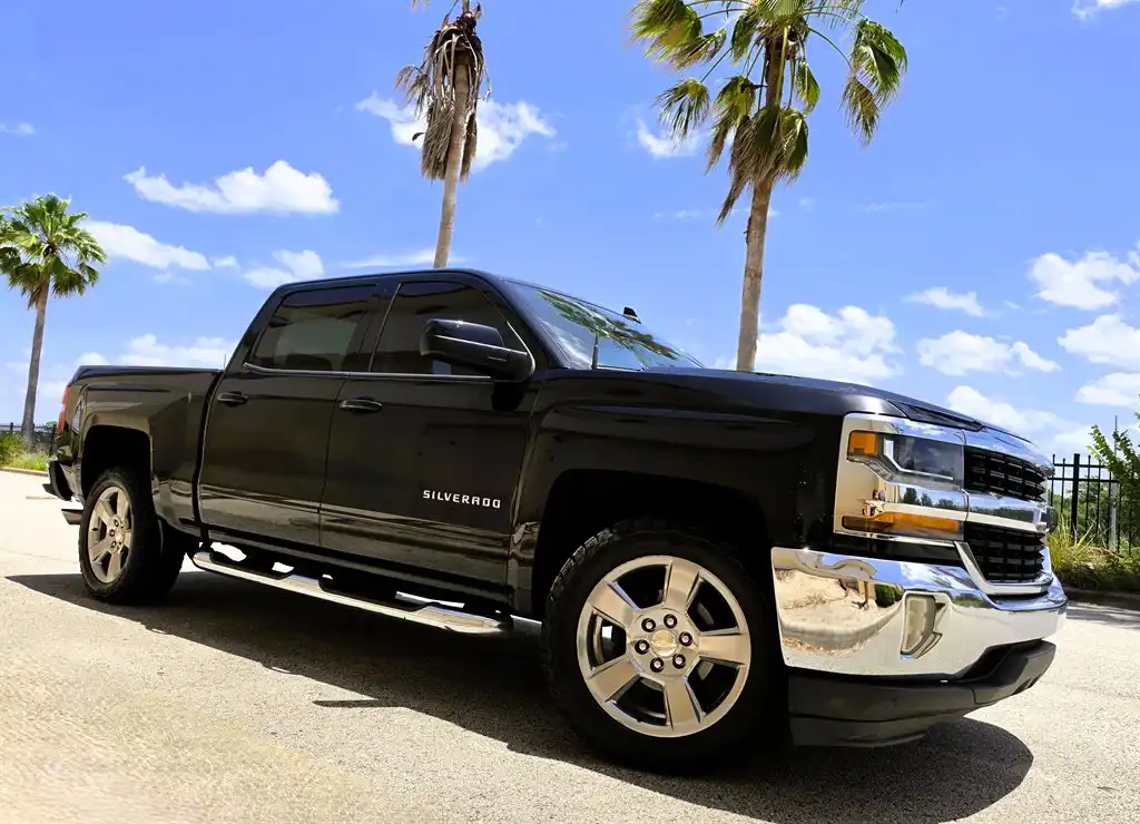 2018 Chevrolet Silverado 1500 LT Crew Cab Short Box's photo