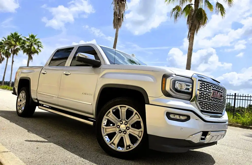 2018 GMC Sierra 4WD Crew Cab Short Box's photo
