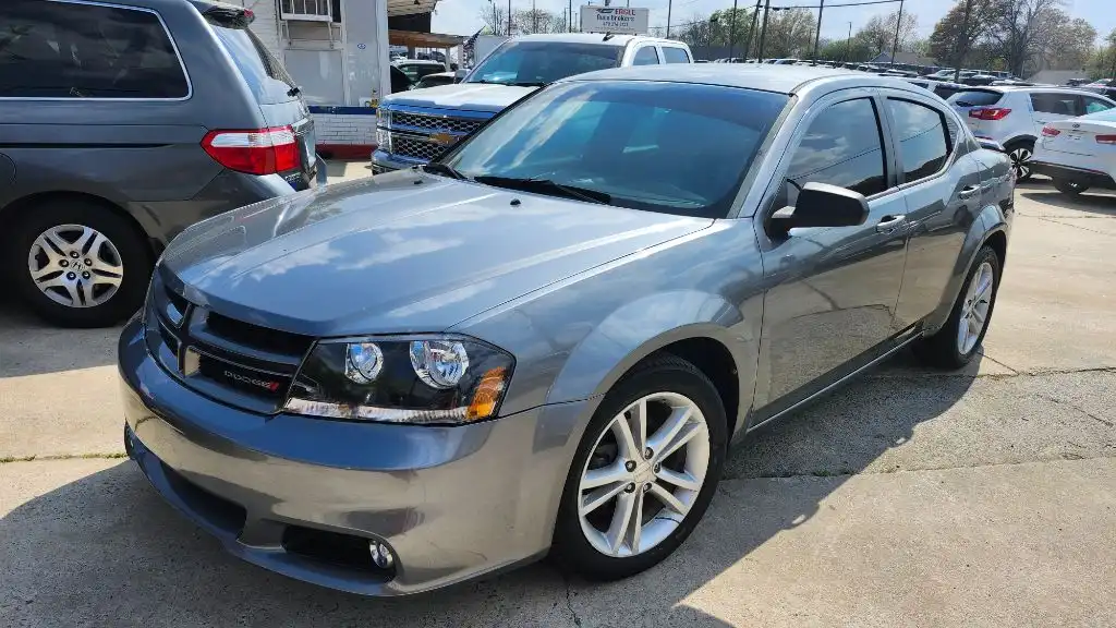 2013 Dodge Avenger SXT's photo