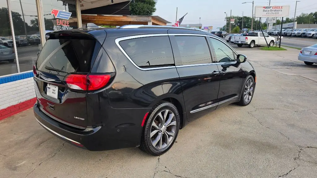 2018 Chrysler Pacifica Limited photo 4
