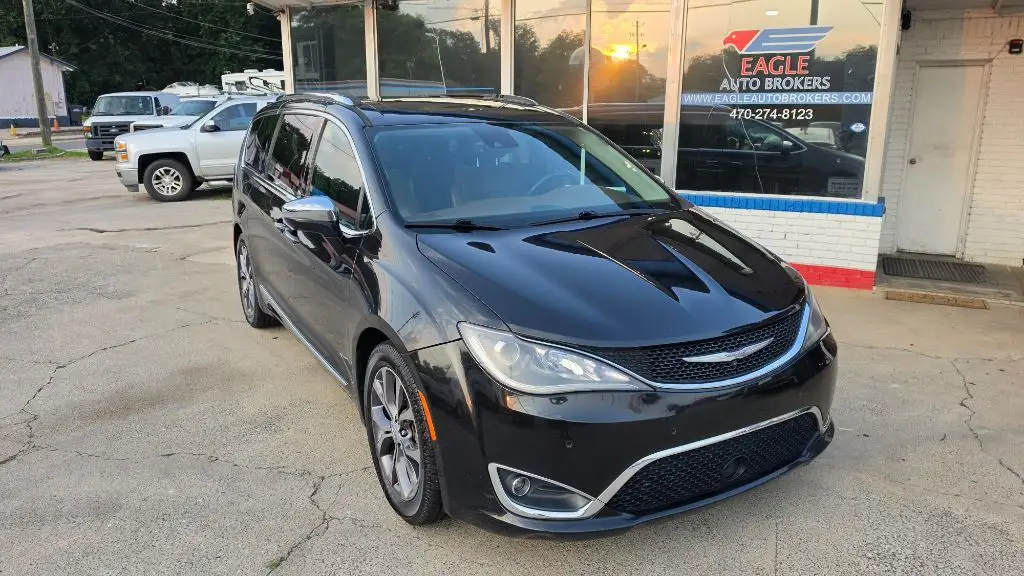 2018 Chrysler Pacifica Limited photo 1