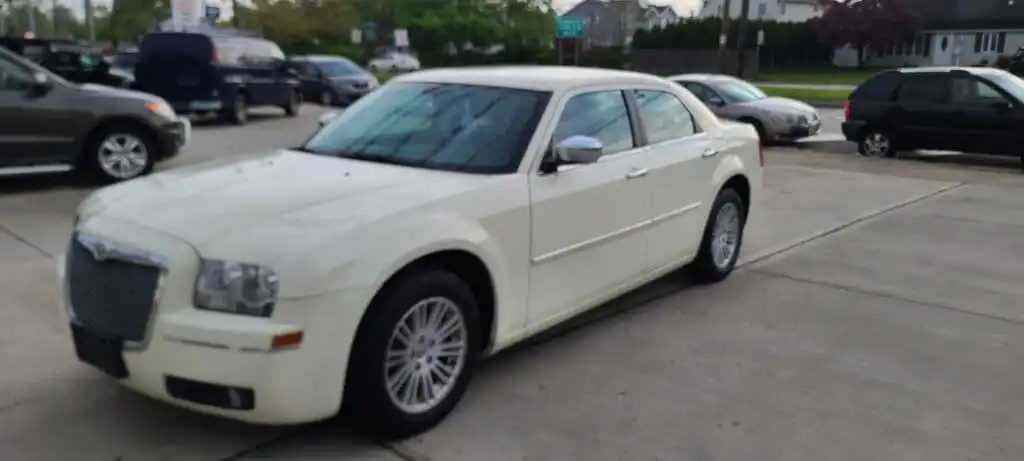 2010 Chrysler 300's photo