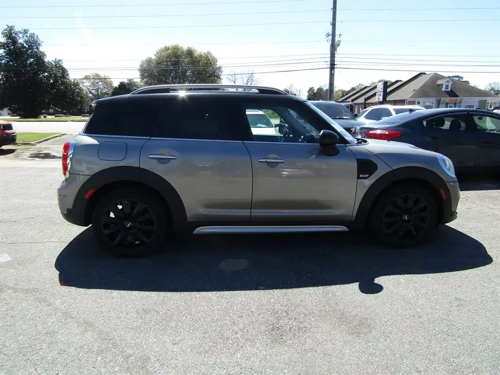 2018 MINI Countryman Cooper's photo