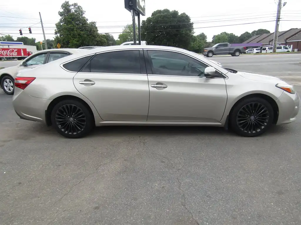 2016 Toyota Avalon XLE Touring's photo