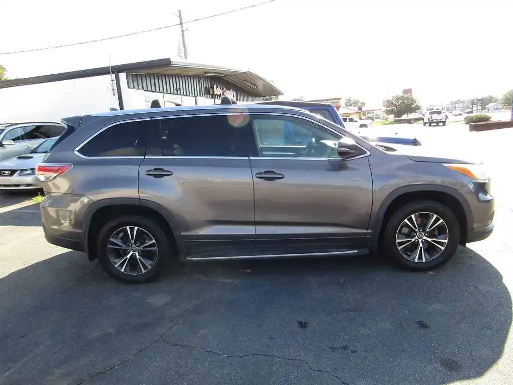 2016 Toyota Highlander XLE V6's photo