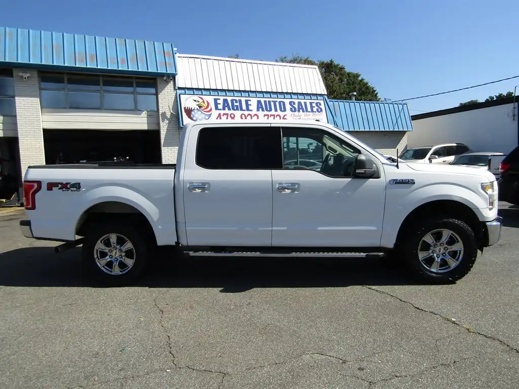 2015 Ford F-150 XLT 4WD SuperCrew 145 in's photo
