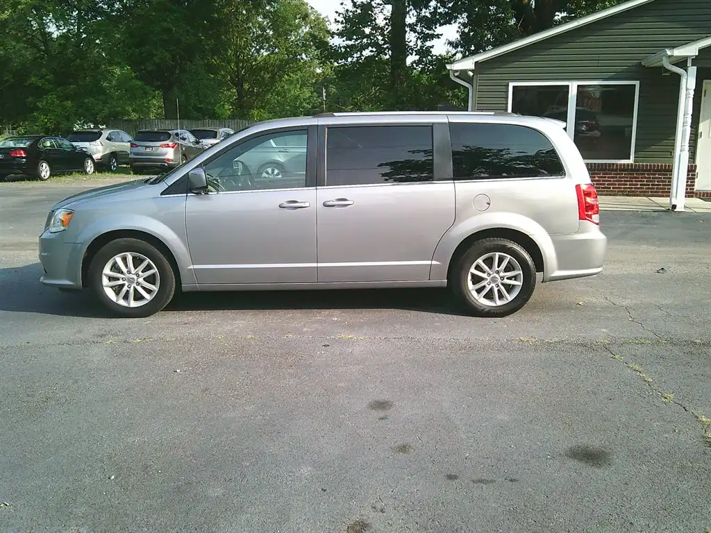 2019 Dodge Grand Caravan SXT's photo