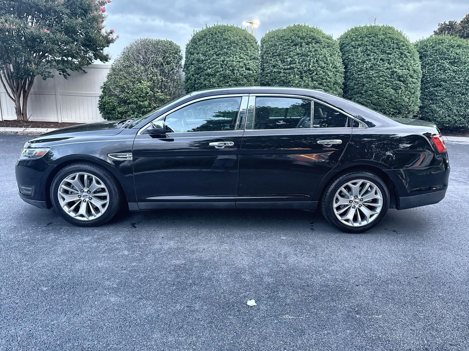 2017 Ford Taurus Limited FWD's photo
