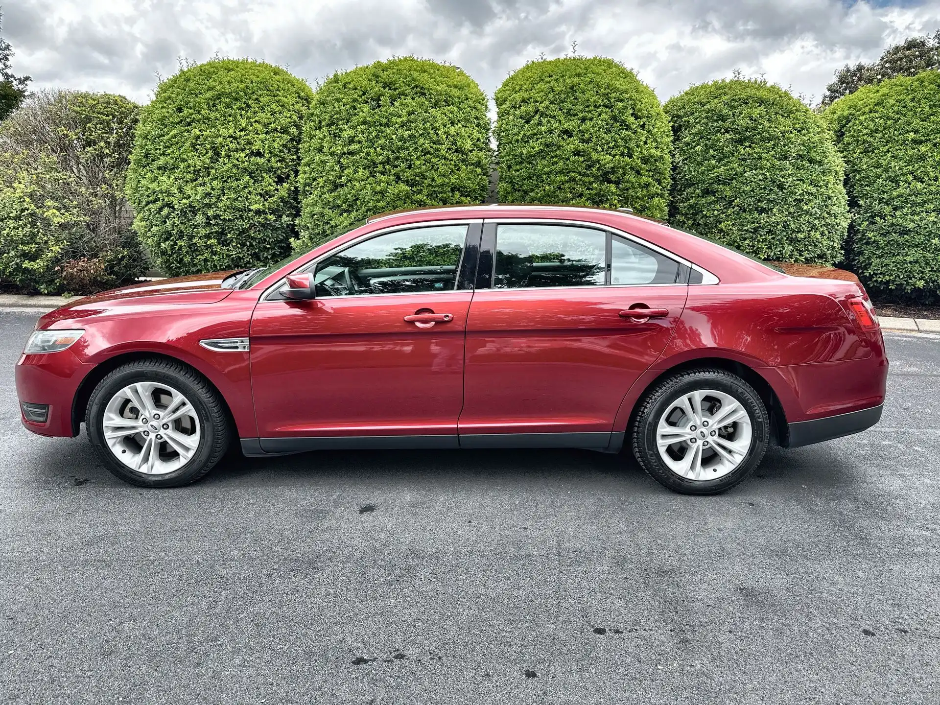 2016 Ford Taurus SEL FWD's photo