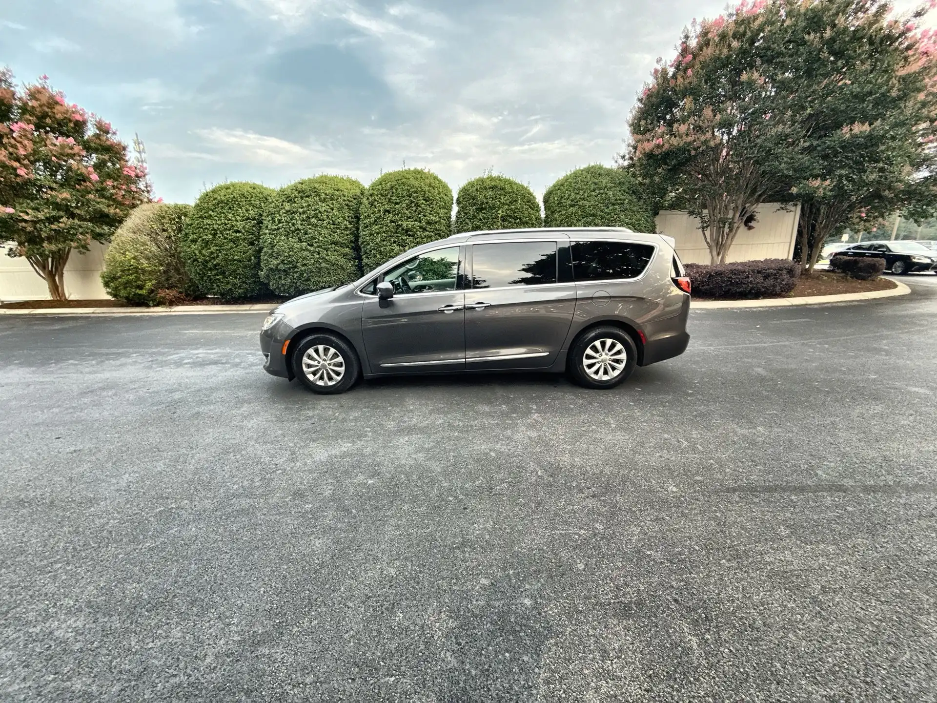 2018 Chrysler Pacifica Touring L's photo
