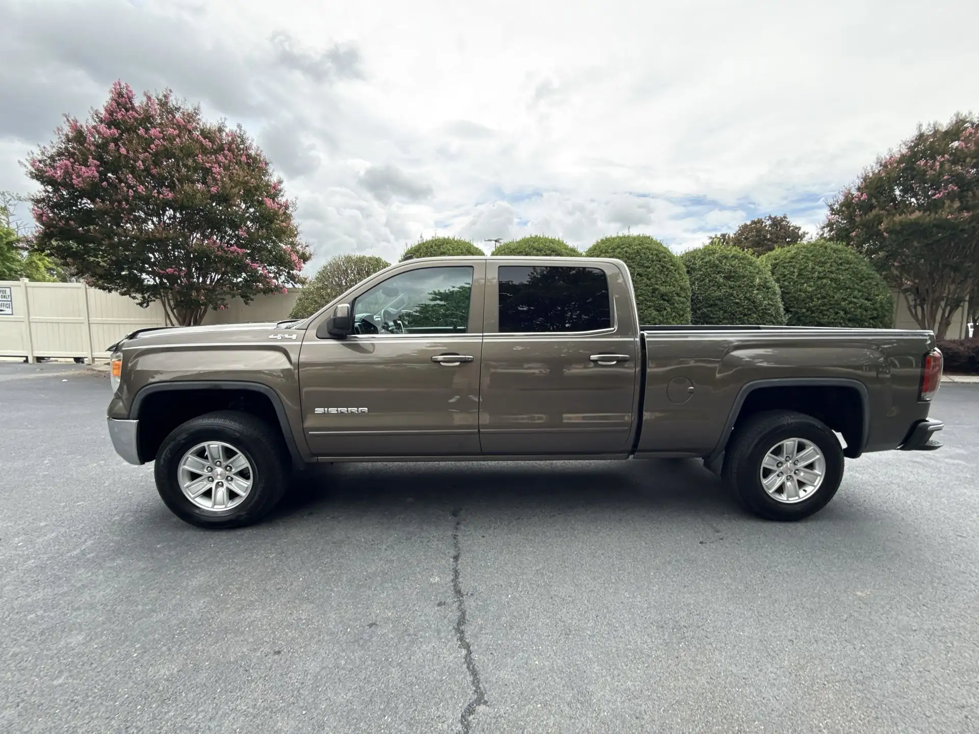 2014 GMC Sierra 4WD Crew Cab SLE LWB's photo