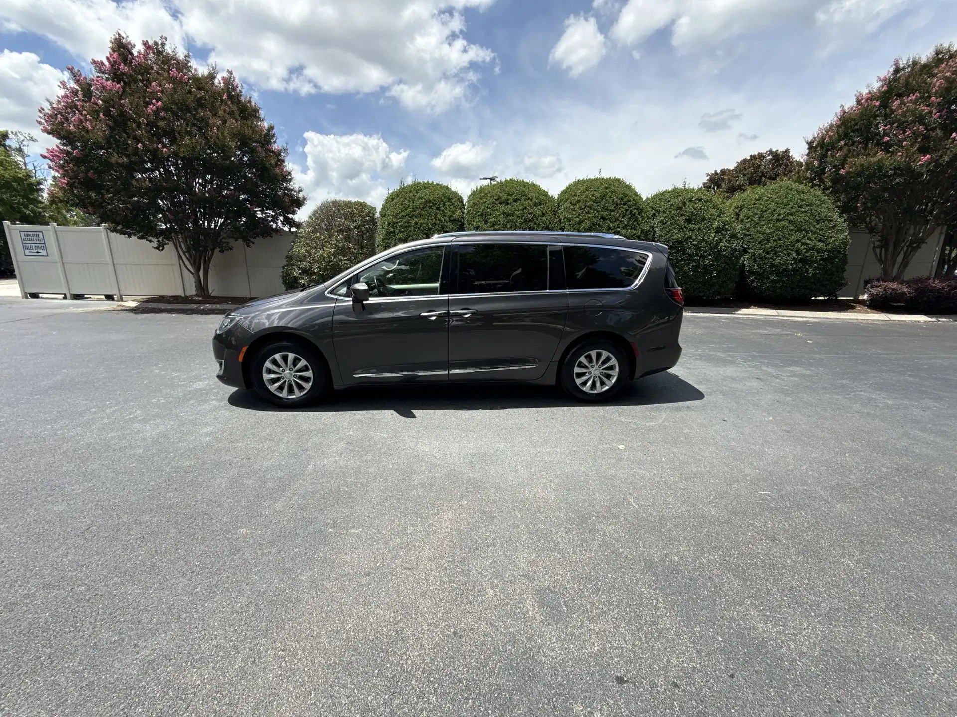 2018 Chrysler Pacifica Touring L's photo