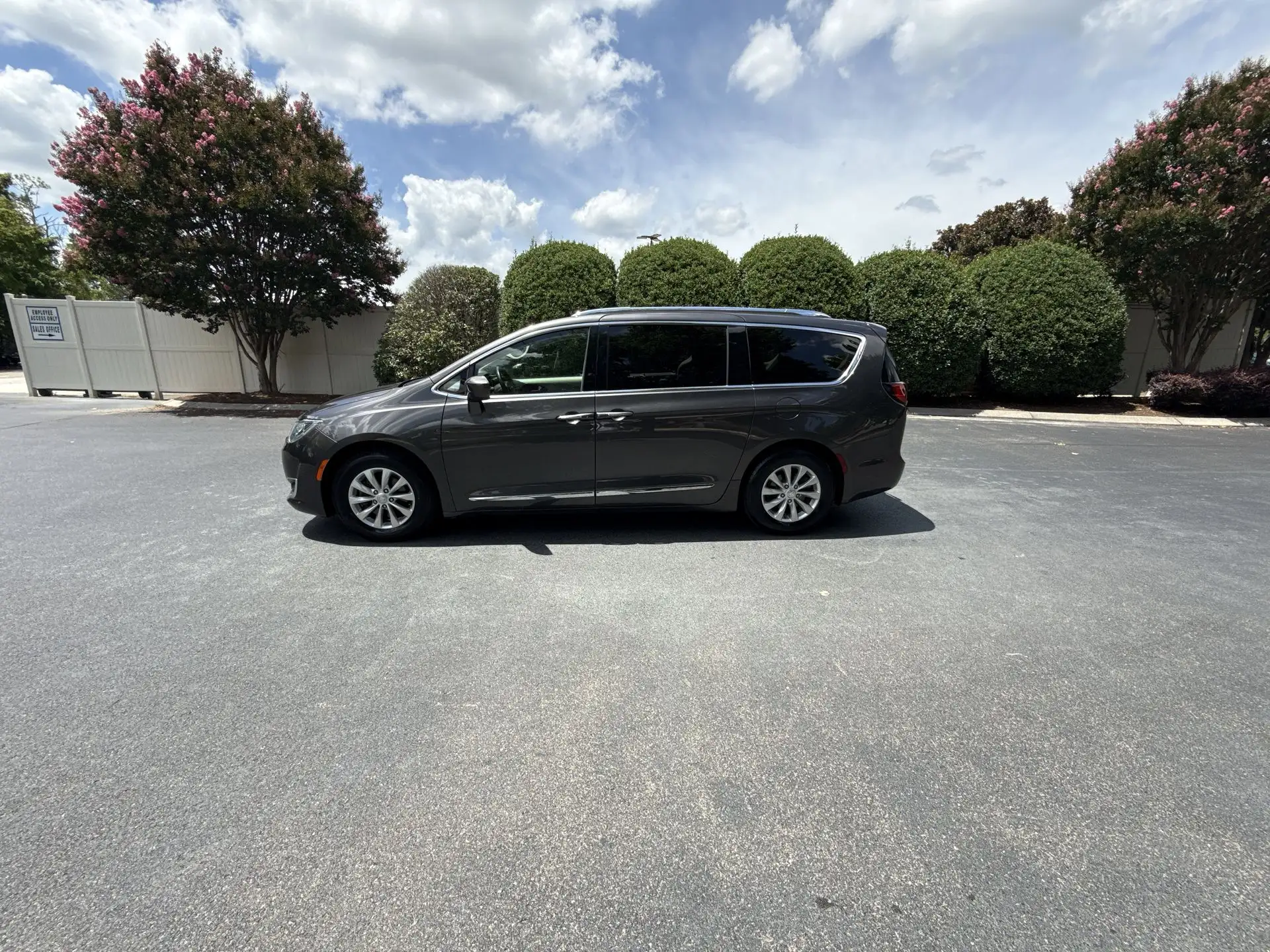 2018 Chrysler Pacifica Touring L's photo