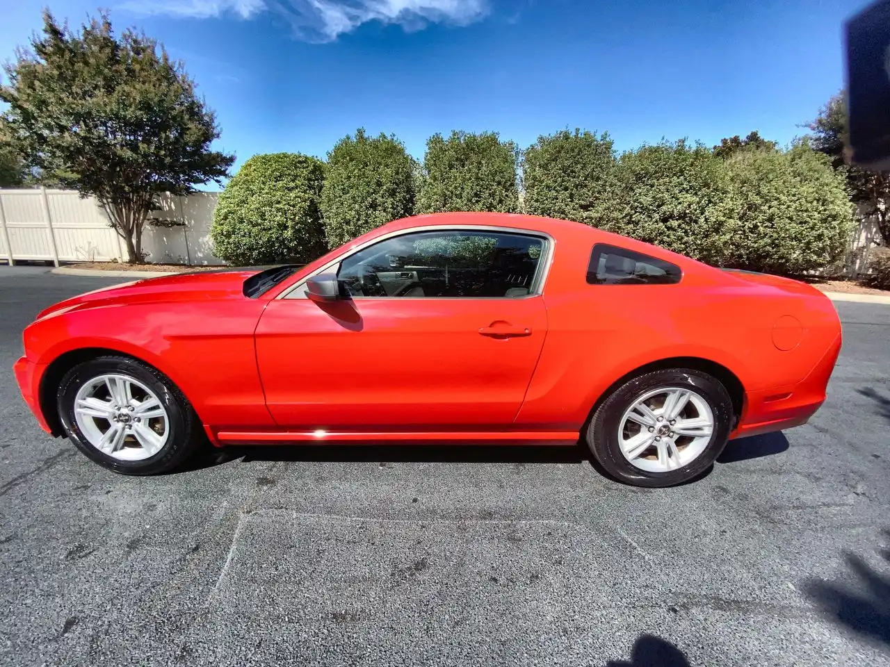 2014 Ford Mustang V6 Premium's photo