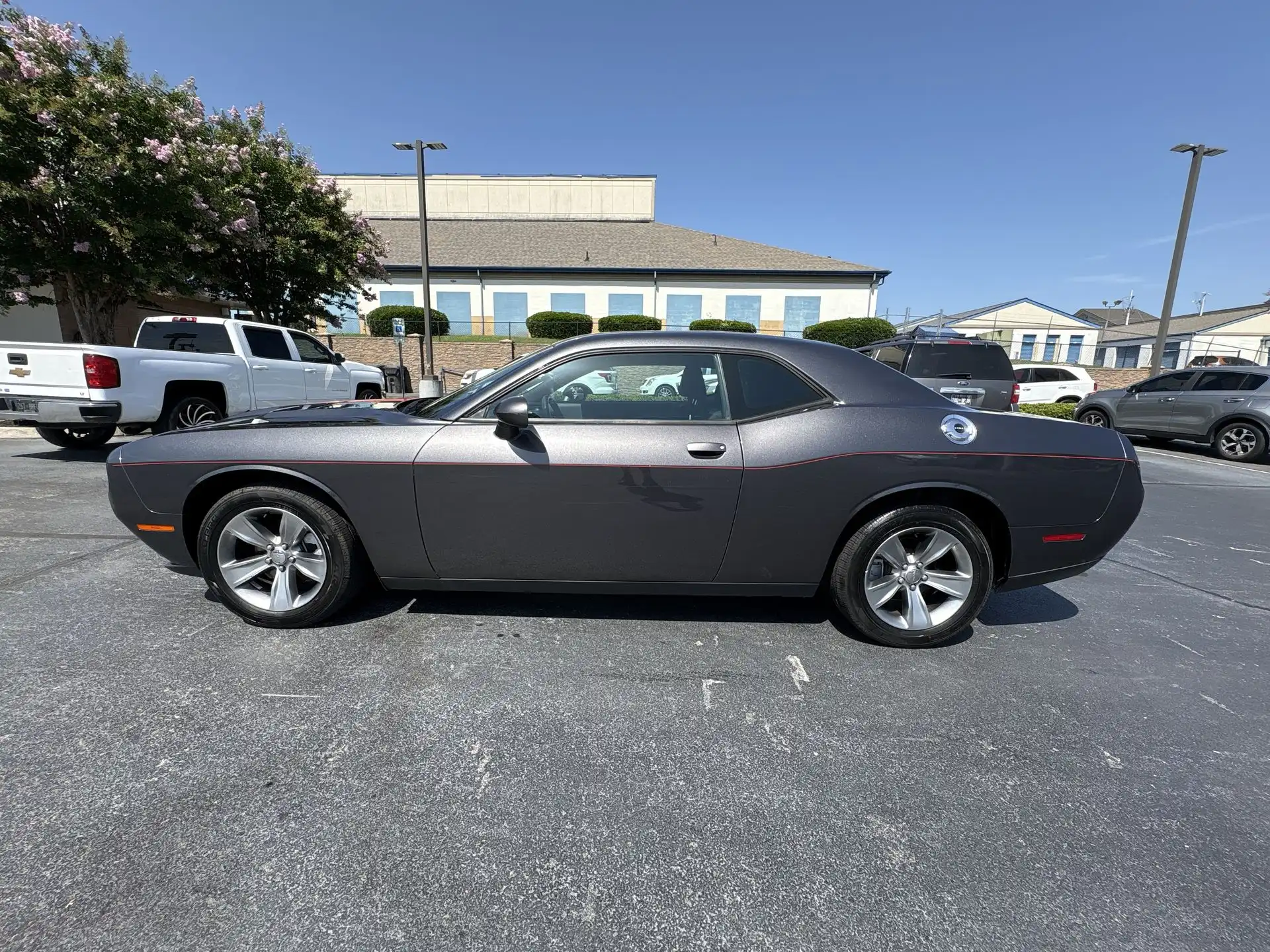 2016 Dodge Challenger SXT's photo