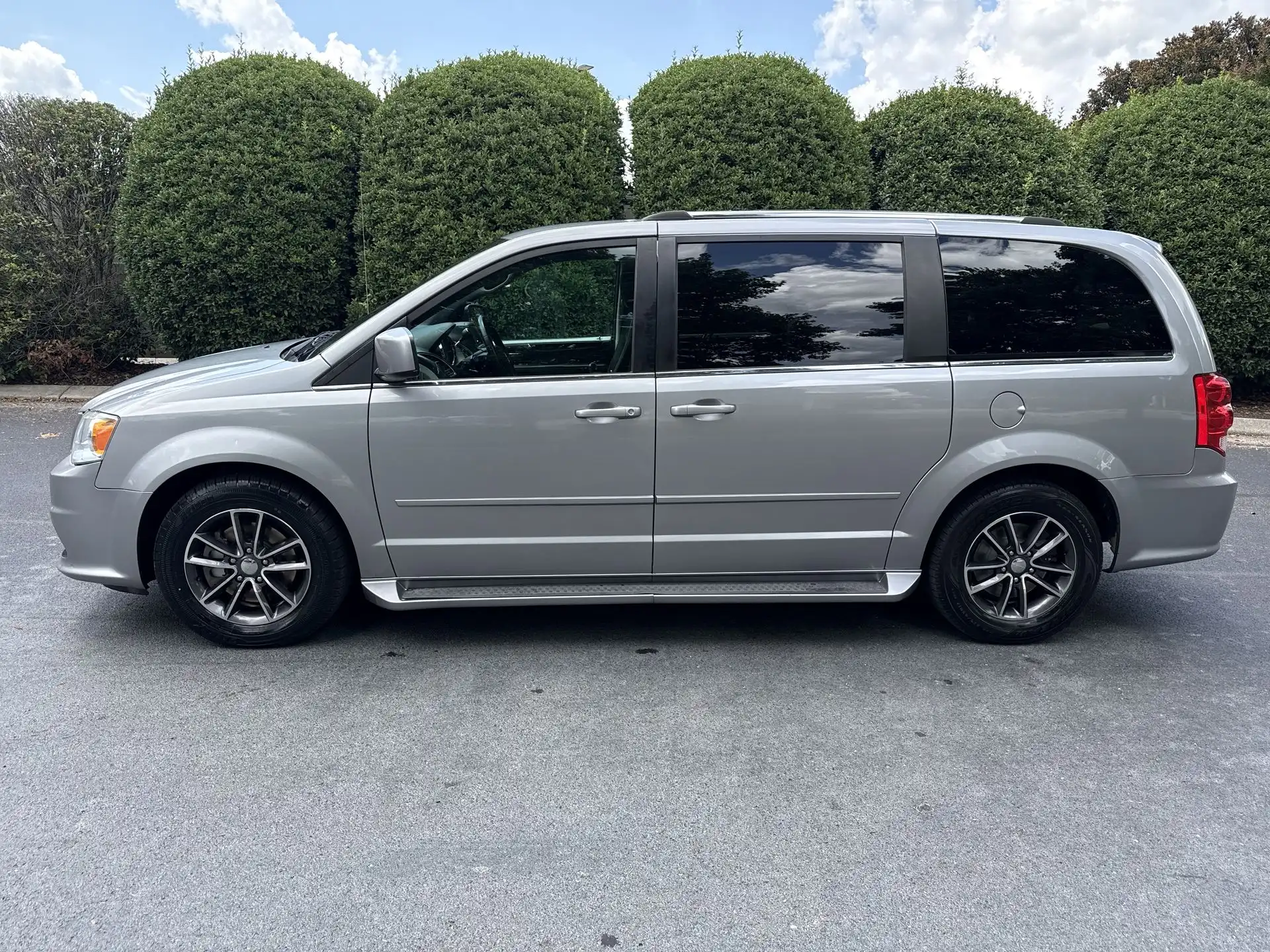 2017 Dodge Grand Caravan SXT's photo