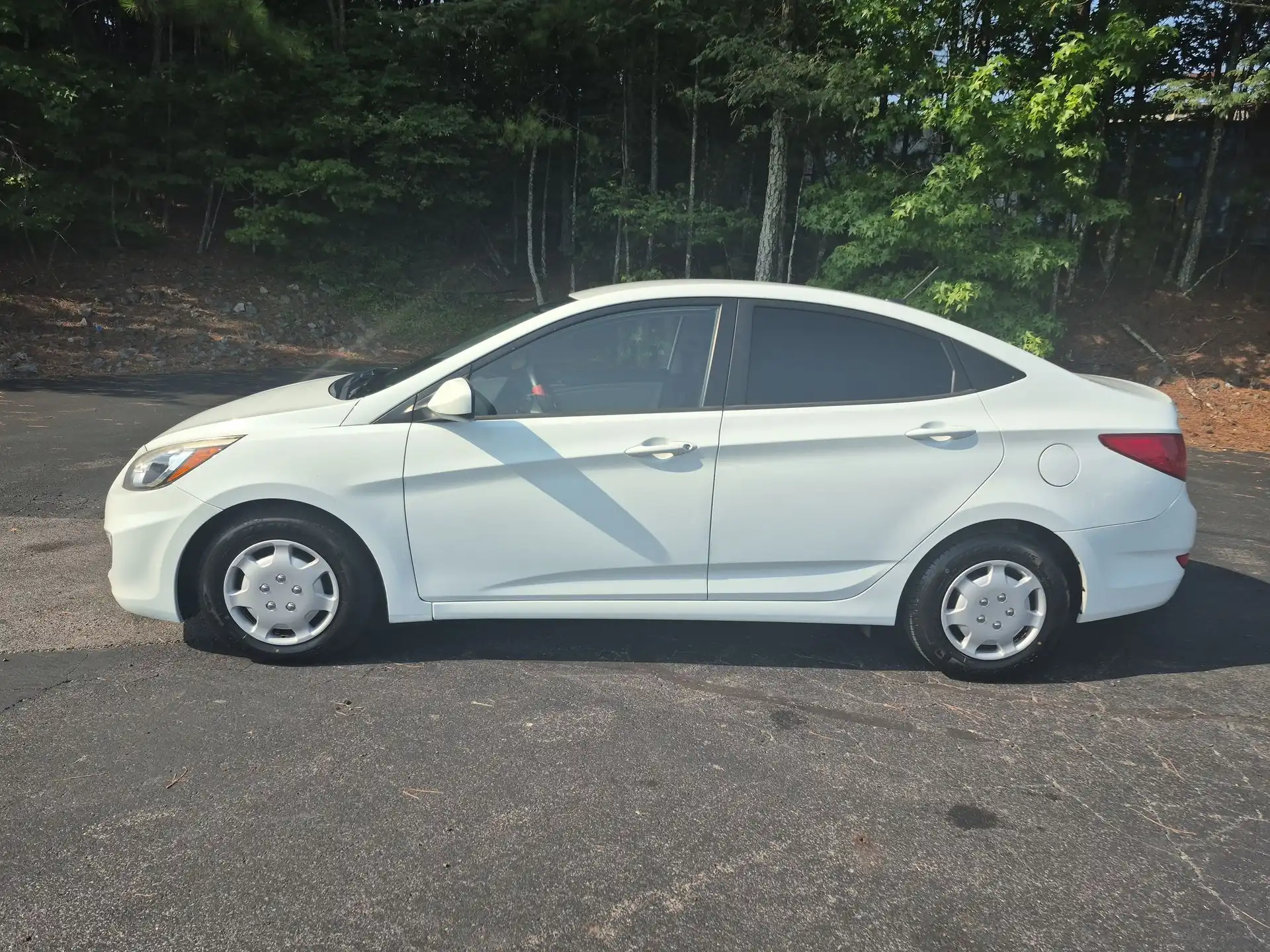 2015 Hyundai Accent GLS 4-Door 6-Speed Automatic's photo