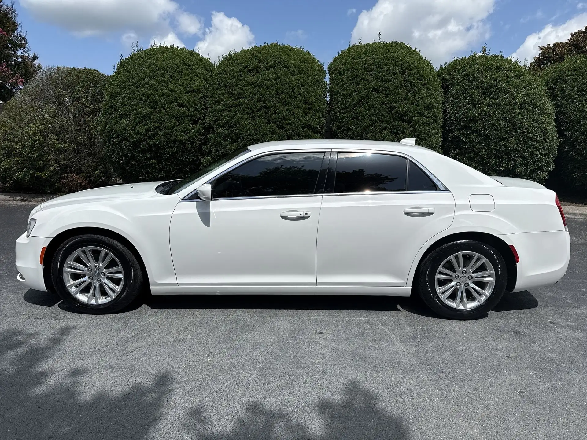2018 Chrysler 300 Touring L's photo