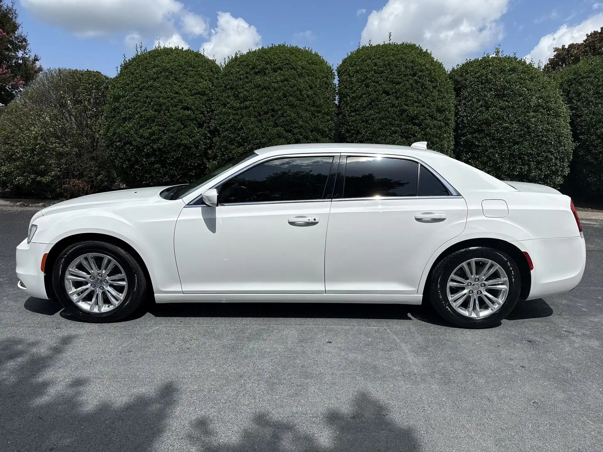 2018 Chrysler 300 Touring L's photo
