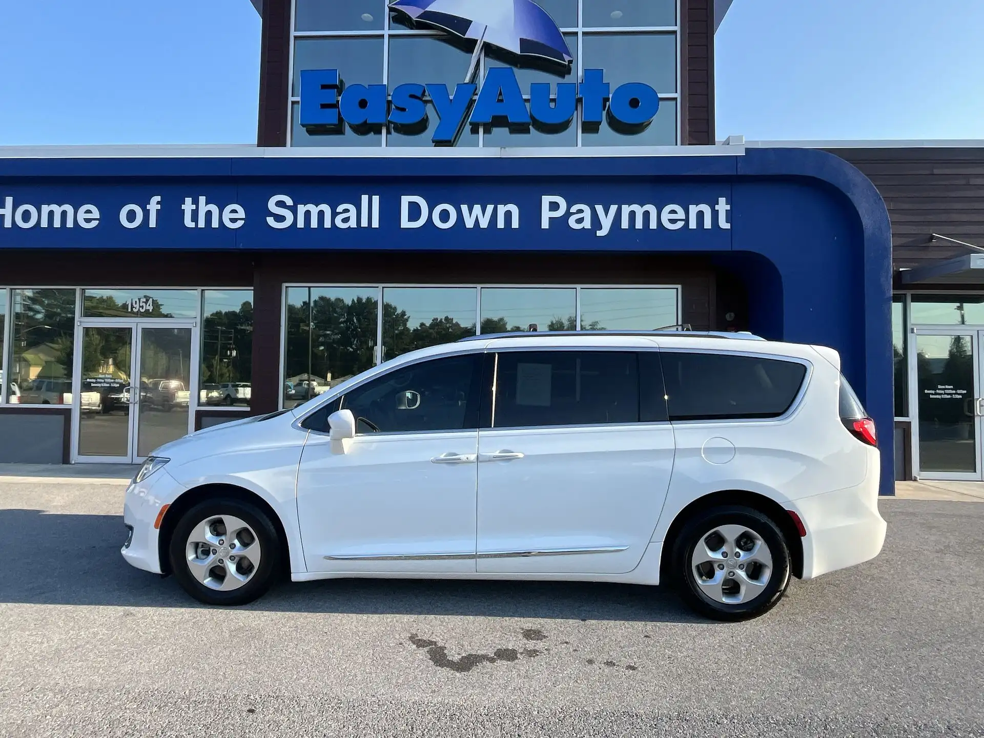 2017 Chrysler Pacifica Touring L Plus's photo