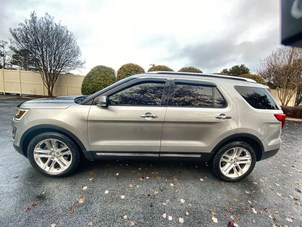 2016 Ford Explorer Limited FWD's photo