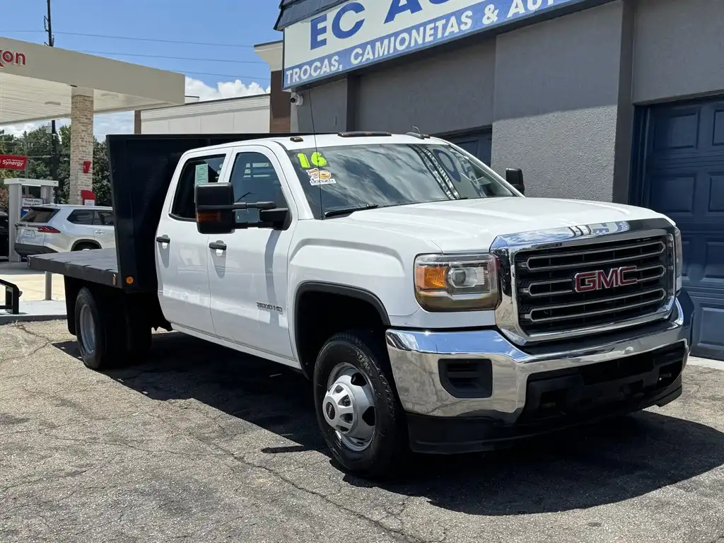 2016 GMC Sierra 2WD Crew Cab Chassis's photo