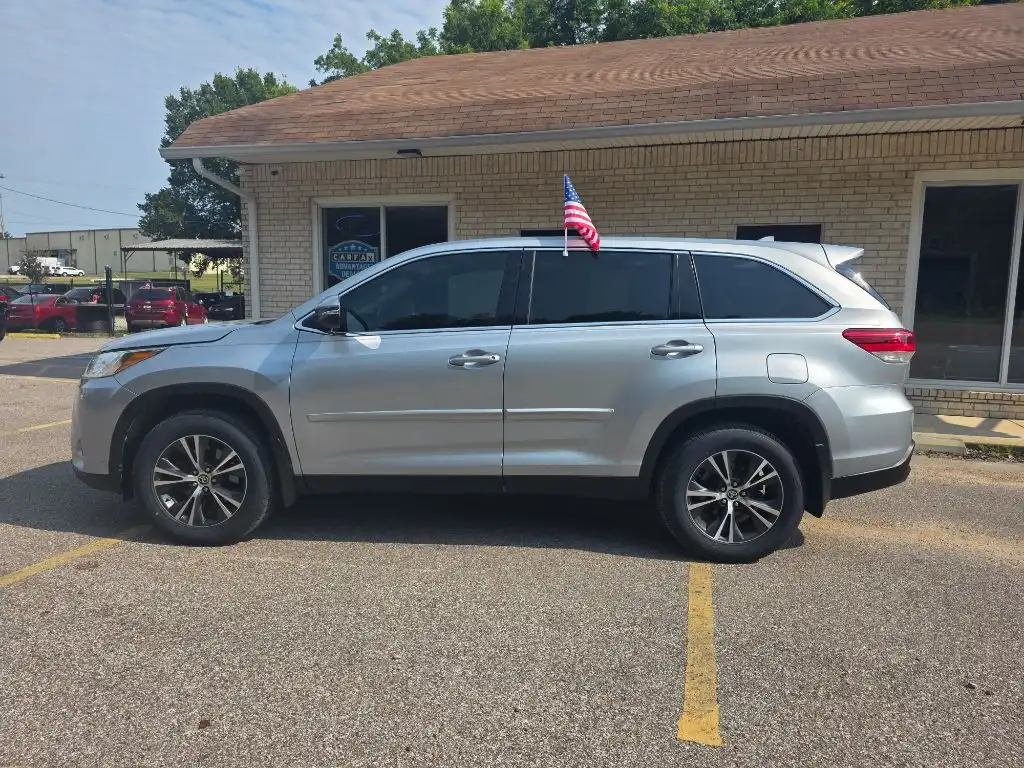 2019 Toyota Highlander LE Plus 4x2 V6's photo