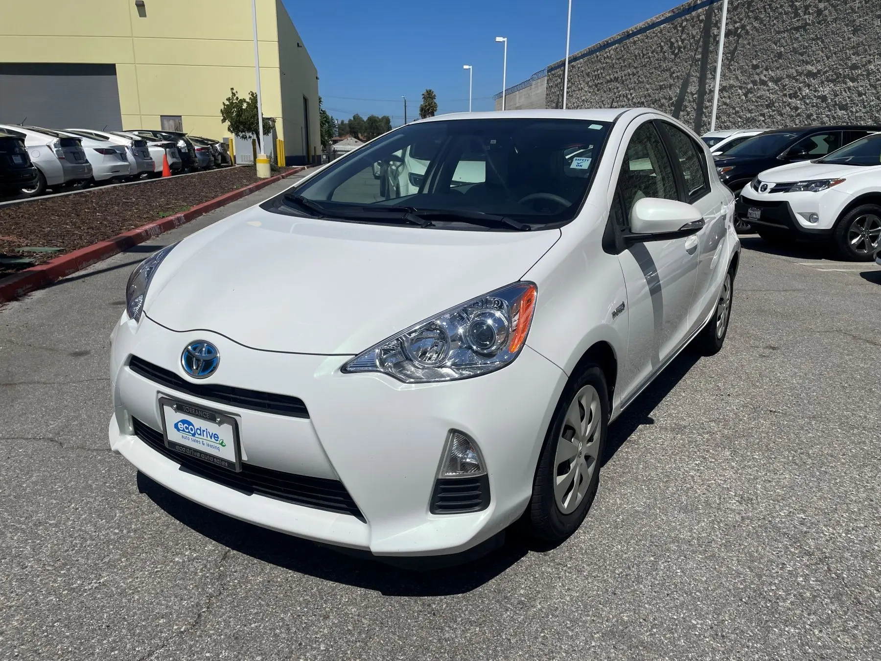 2015 Toyota Prius c One photo 3